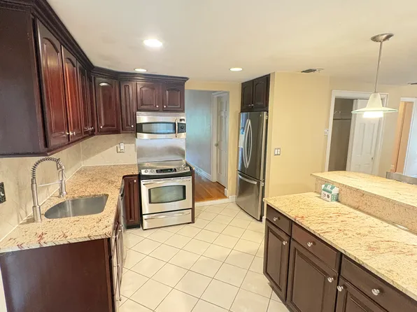 1101 Old Northern Blvd, Roslyn, NY 11576