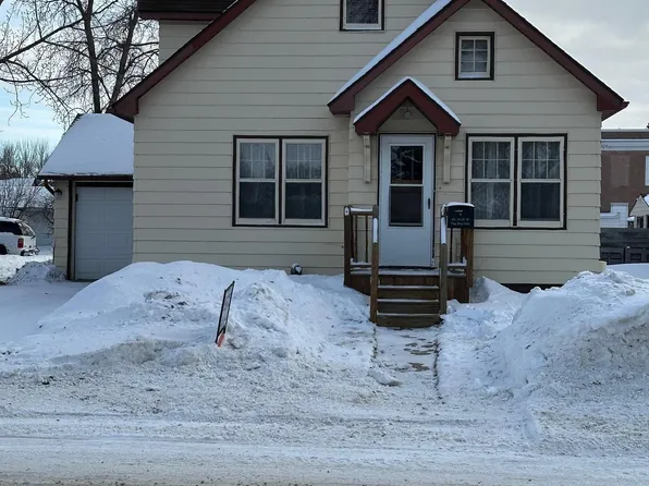 216 6th St W, Thief River Falls, MN 56701