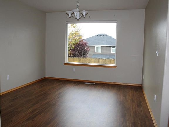 4th image of 636 Briarwood Dr