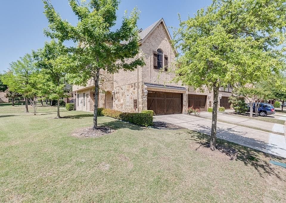 1st image of 946 Brook Forest Ln