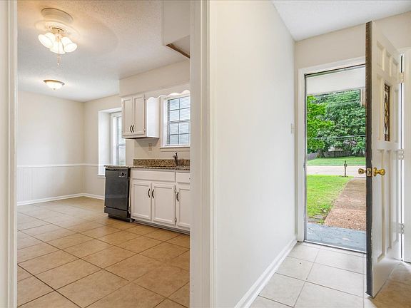 4th image of 2415 Bartlett Blvd