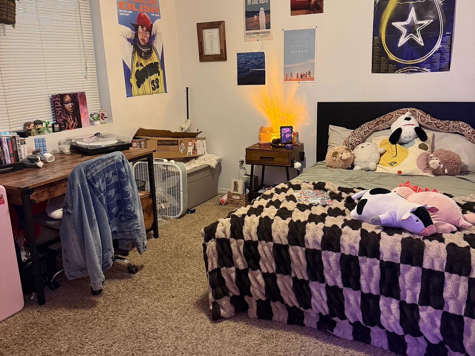 5 bed, 2370 sqft, $963 — Photo 2