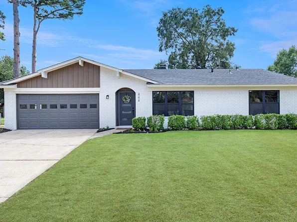 444 E Greenfield Dr, Wake Village, TX 75501