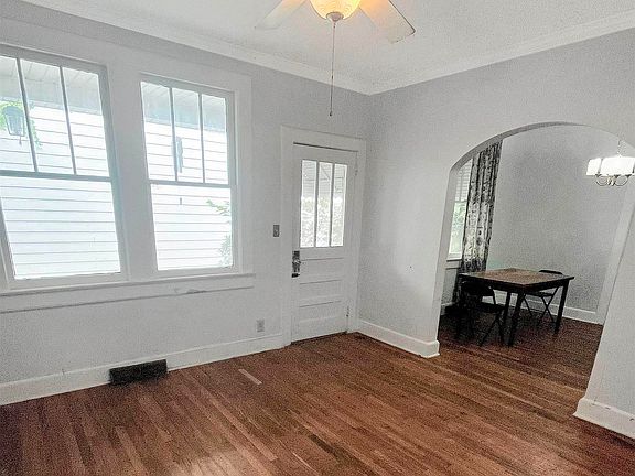 3rd image of 621 Poplar St