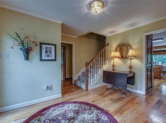 2nd image of 1324 Fallingbrook Ct #21