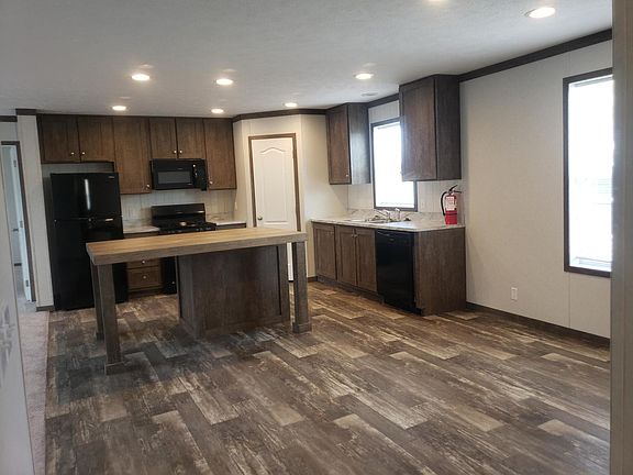 2nd image of 532 Laurel Ct #230