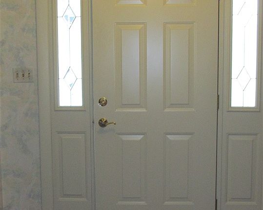 3rd image of 6817 Lake Crest Ct