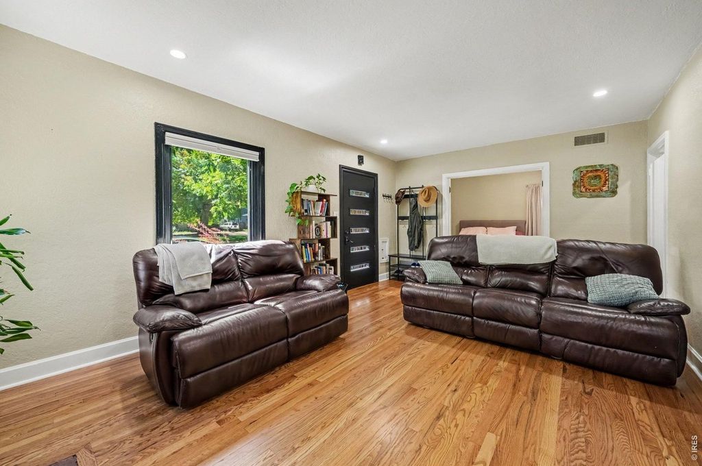 520 W Mountain Ave