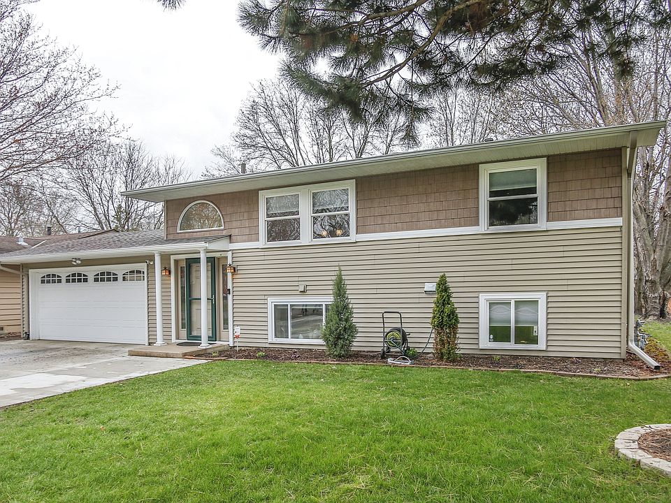 1st image of 28 Oakwood Dr