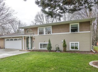 28 Oakwood Dr, New Brighton, MN 55112