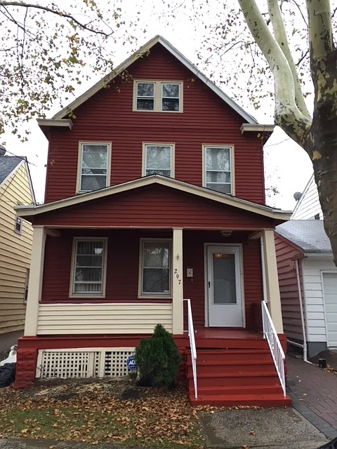 297 Meredith St photo 1