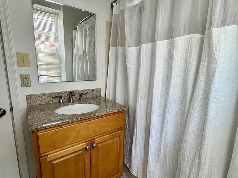 Bathroom w/tub and shower combo