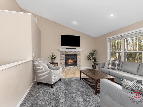 3rd image of 14288 James St