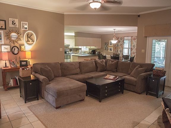 5th image of 110 Foxwood Dr