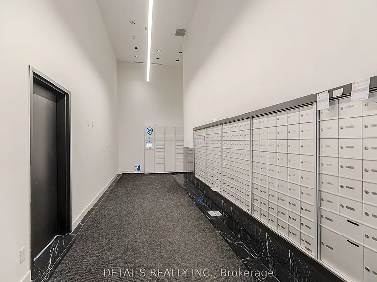 180 George St #911 — Photo 3