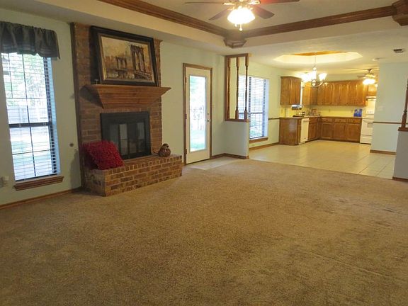 5th image of 404 Village Ln