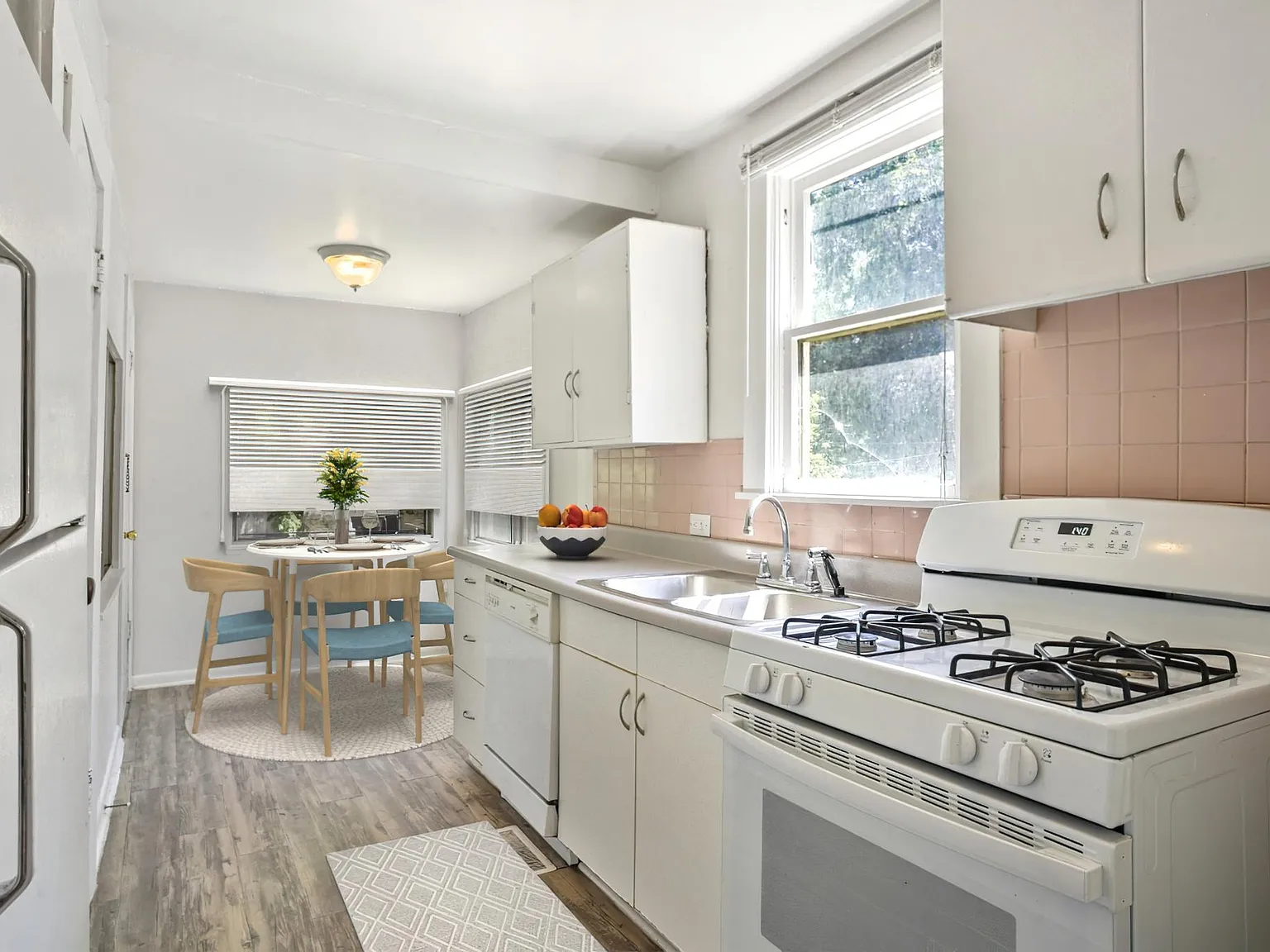 2 bed, 725 sqft, $2,495 — Photo 3