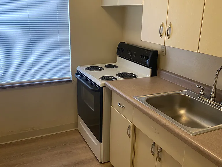 2533 Pioneer Ave #A9 — Photo 6