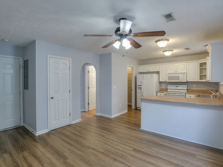 3001 Hamilton Church Rd #118-1 — Photo 8