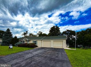 155 Camelot Dr, Chambersburg, PA 17202