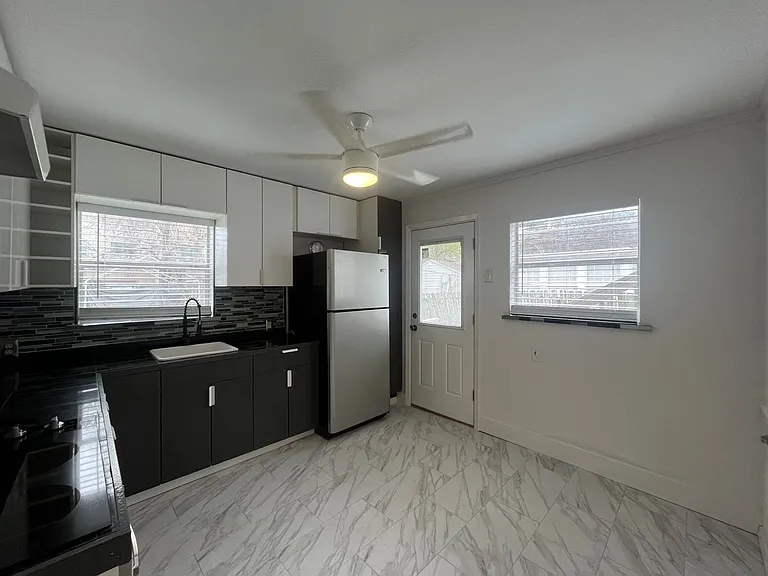 3412 Denver Ave #D — Photo 7