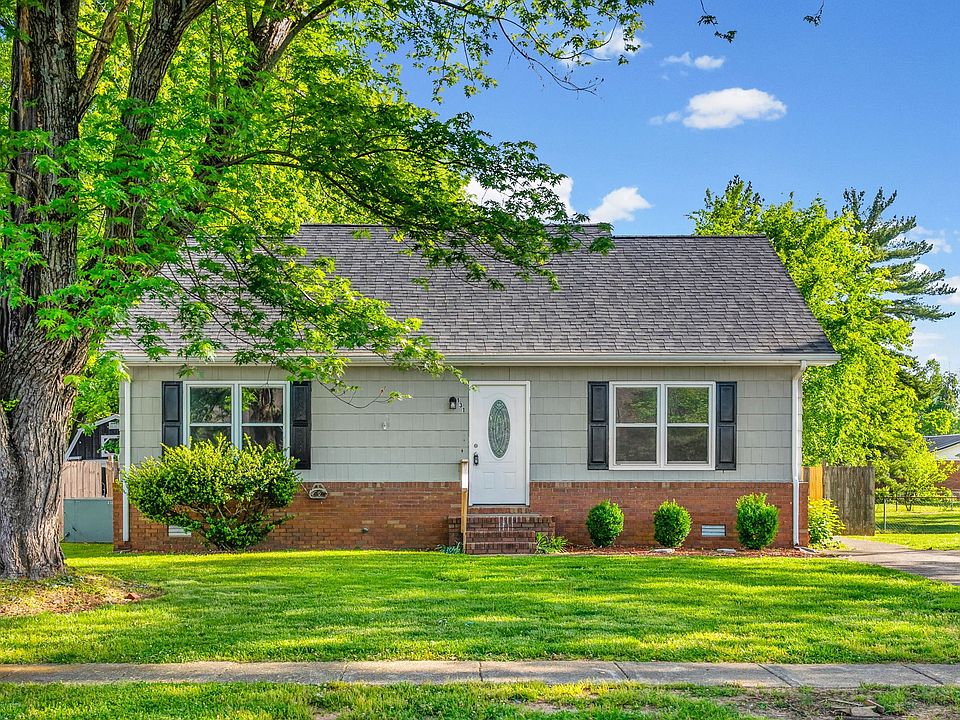 1st image of 131 Boxwood Dr