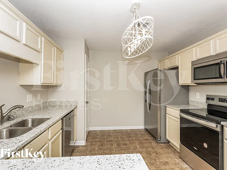 869 Maricopa Dr — Photo 6