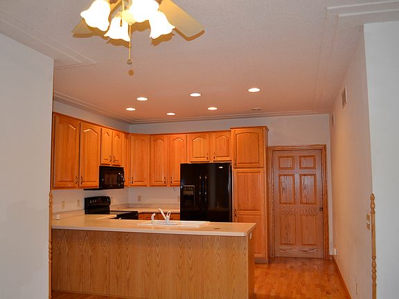 5th image of 502 W Welco Dr