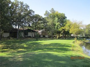 300 Country Club Rd, Decatur, TX 76234