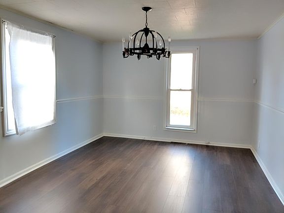 5th image of 444 N Grand Ave