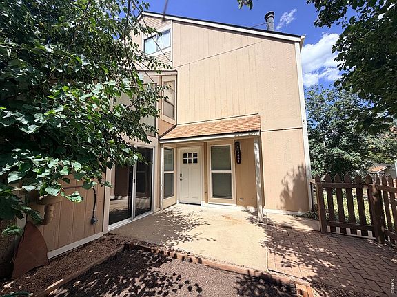 2nd image of 3061 Redstone Ln