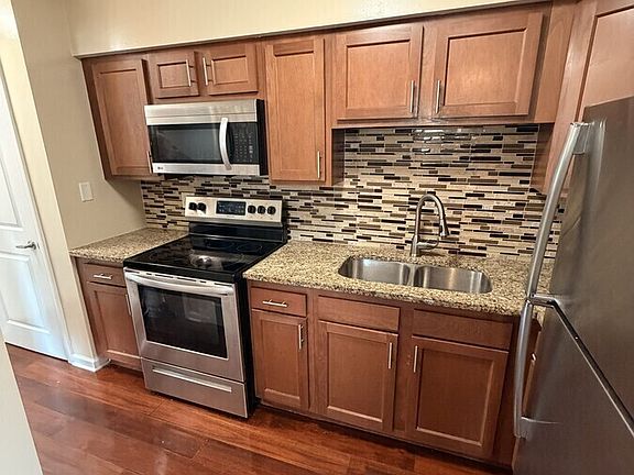2nd image of 5152 Fairview Ave APT 6