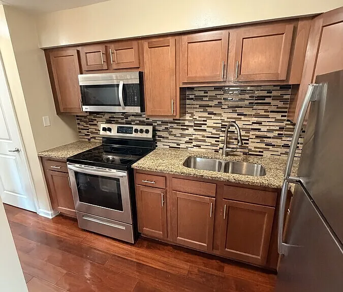5152 Fairview Ave #6 — Photo 2