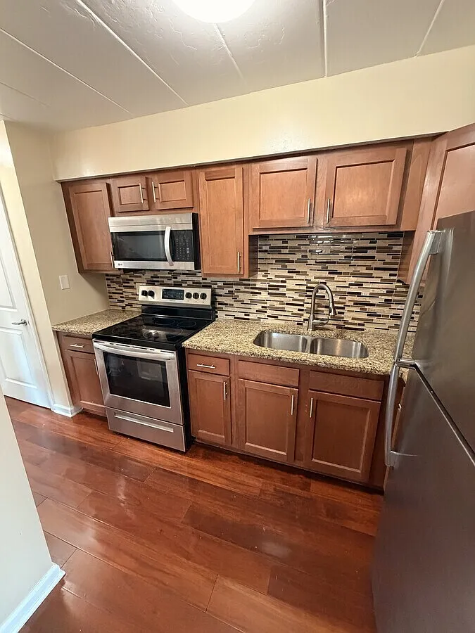 Building Photo - 5152 Fairview Ave #6