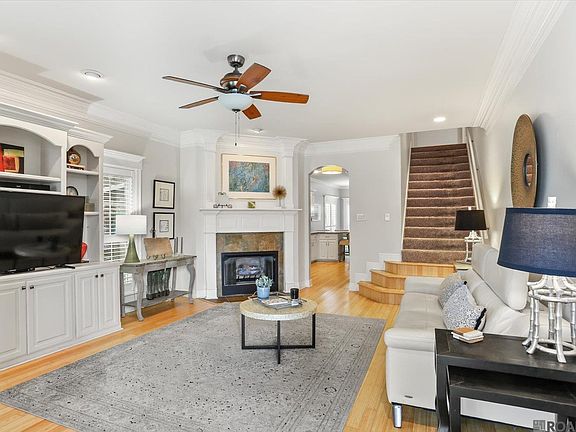 2nd image of 907 Saint Julien Dr