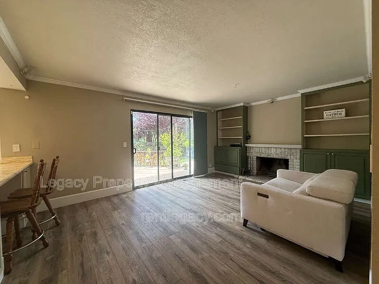3209 Serra Way — Photo 7