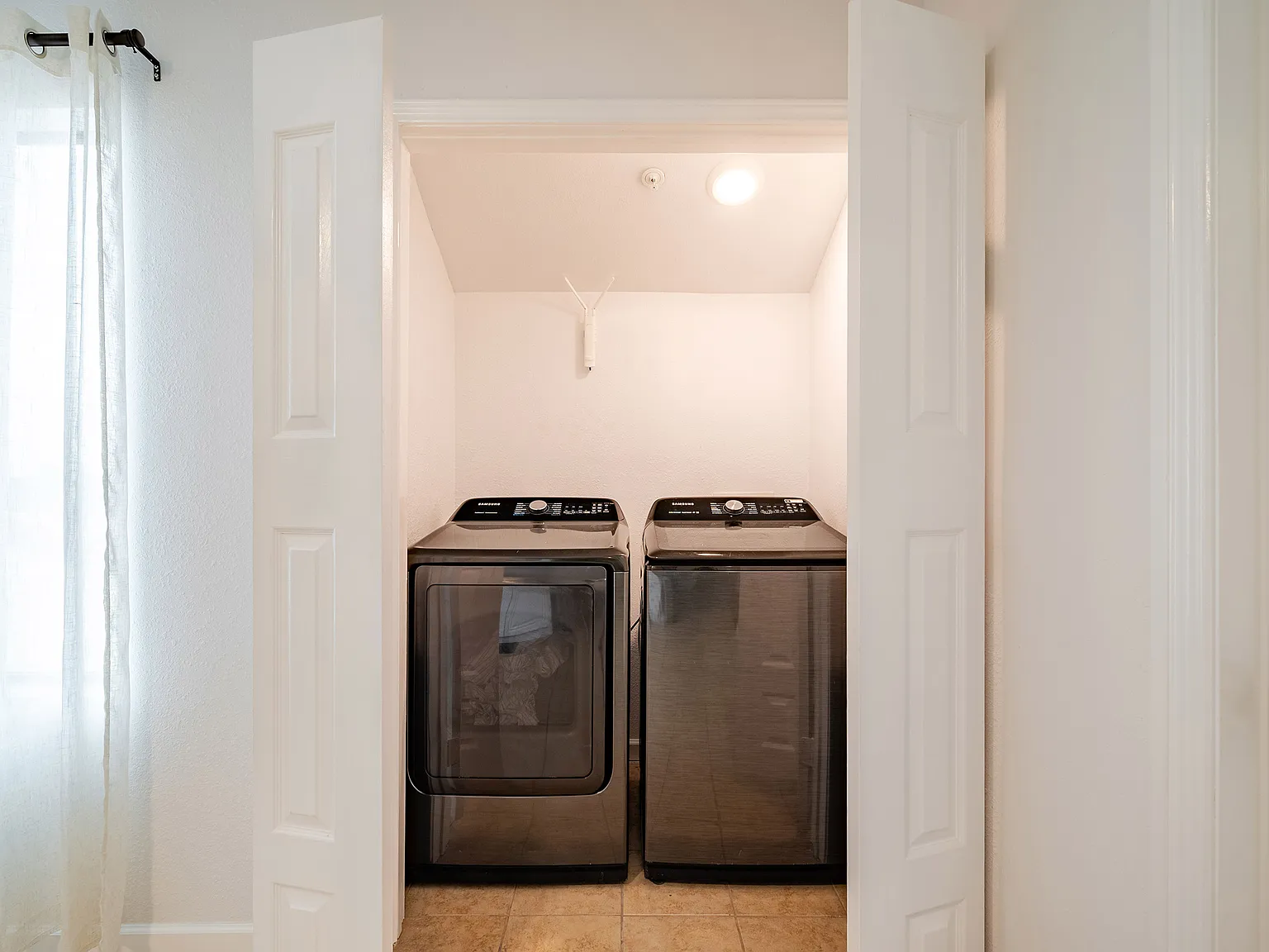 7 bed, $800 — Photo 2