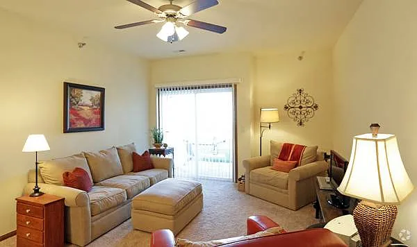 Silver Oak Condos — Photo 5