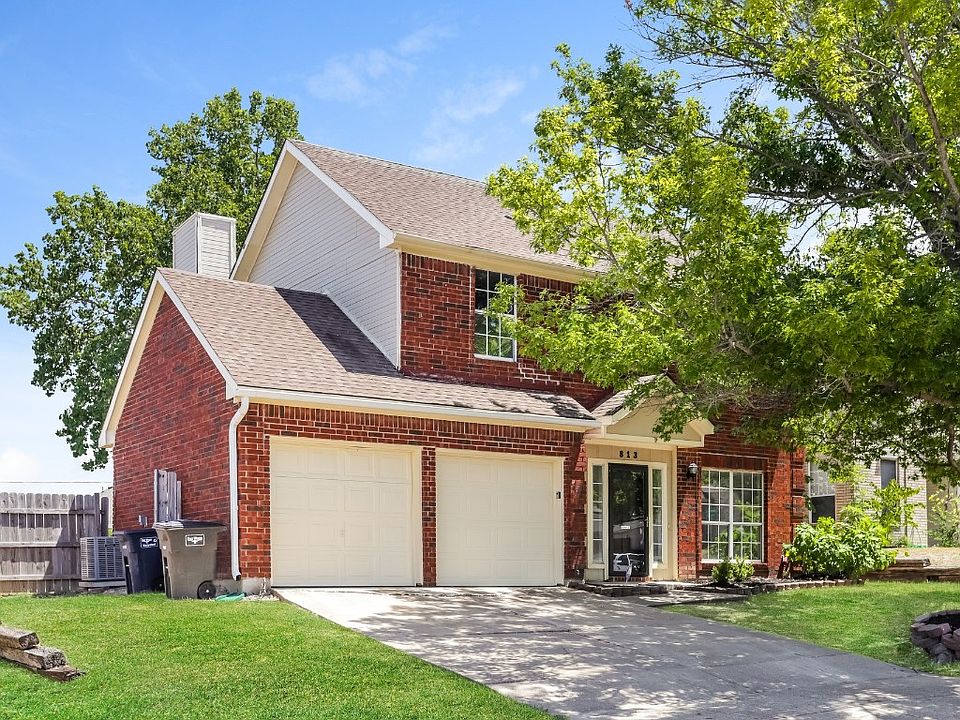 1st image of 813 Lionel Way