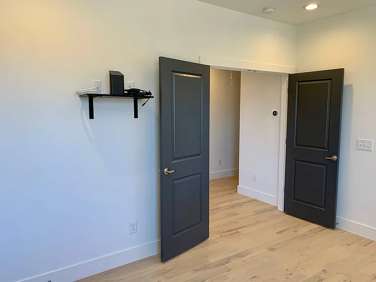 523 Fatherland St #B — Photo 20