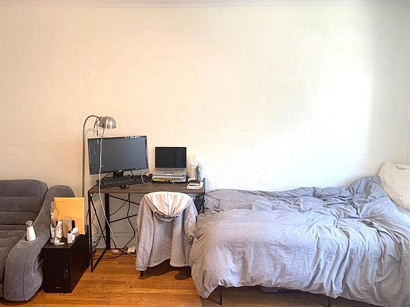 3rd image of 186 Waterman St APT 10