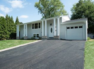 102 Pecos Cir, Carpentersville, IL 60110