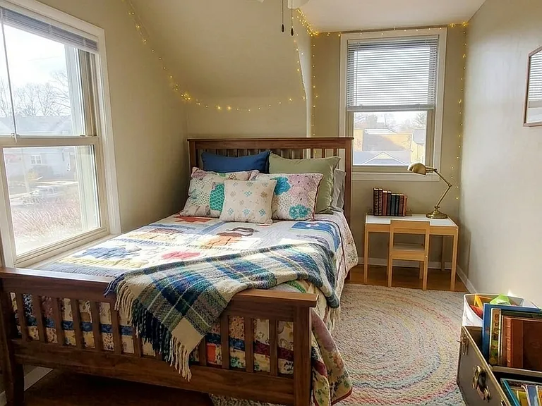 Furnishings: Unfurnished (staged photos are for layout visualization only)