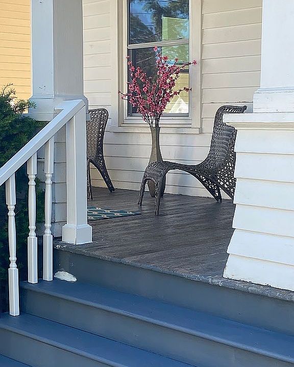 2nd image of 318 Main St