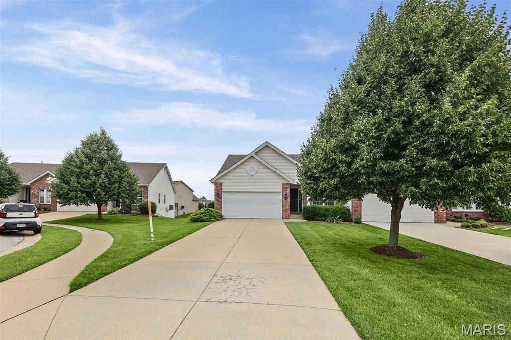 6852 Kensington Dr, Maryville, IL - View 2
