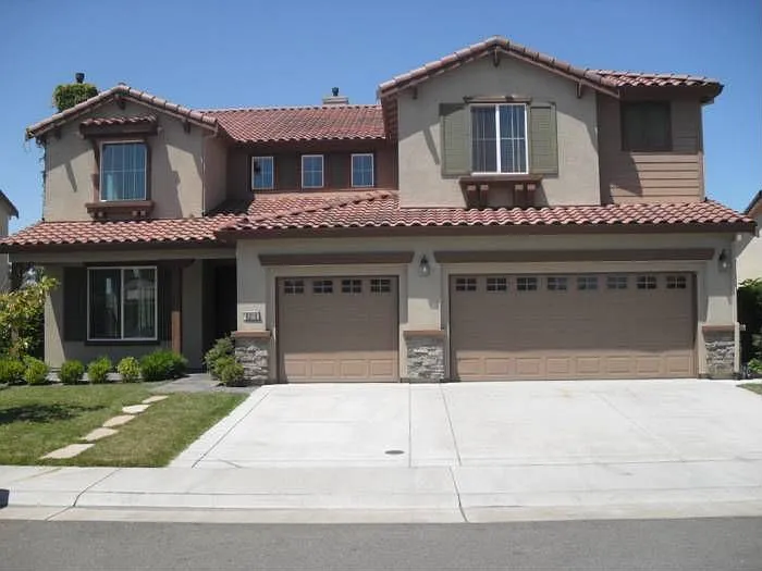 8216 Medeiros Way photo 1