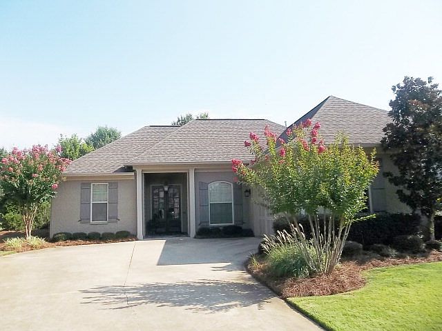 1st image of 302 Wellington Ct