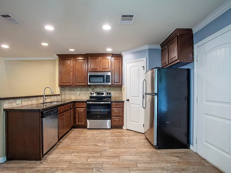 731 Dominik Dr — Photo 5