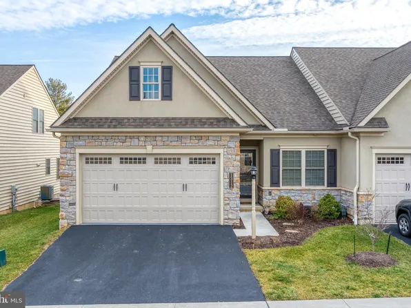 1312 Woodcrest Ct, Mount Joy, PA 17552