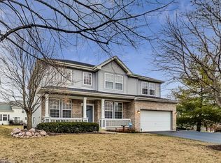 199 N Crooked Lake Ln, Lindenhurst, IL 60046